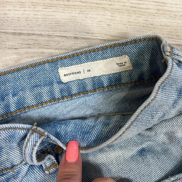 Women’s PACSUN Boyfriend Cutoff Light Wash Distressed Denim Shorts / Size 28 - Picture 3 of 5